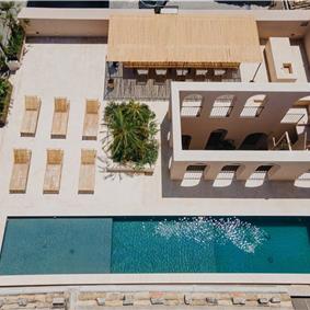 3 bedroom villa with heated pool in Noto, sleeps 6